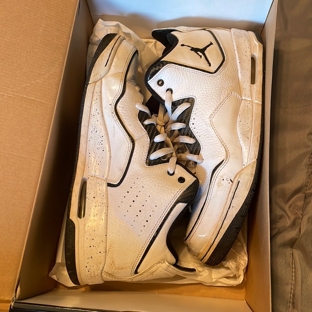 Air Jordan court side